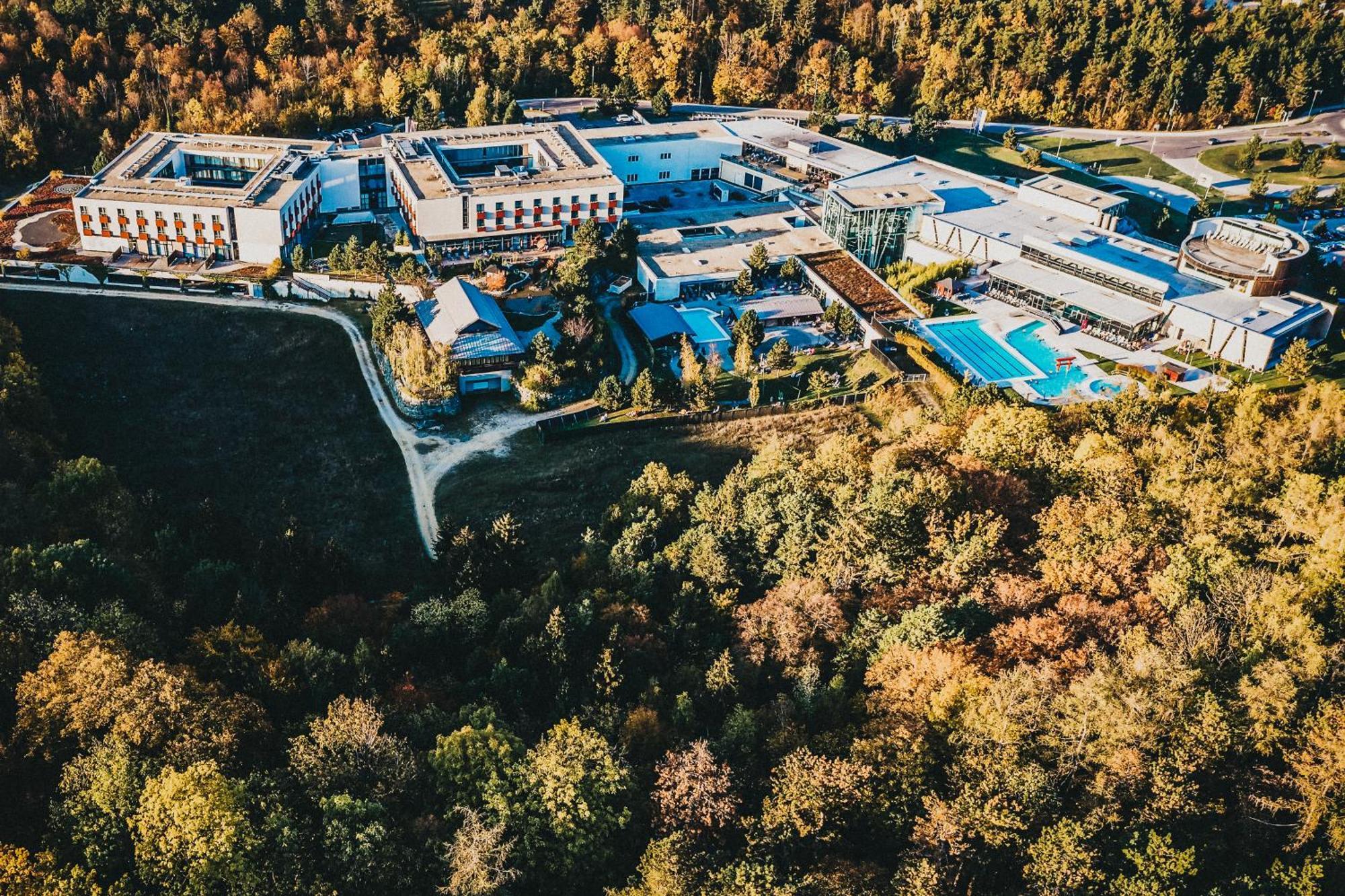 Linsberg Asia Hotel, Spa & Therme - Adults Only บาด แอร์ลาค ภายนอก รูปภาพ